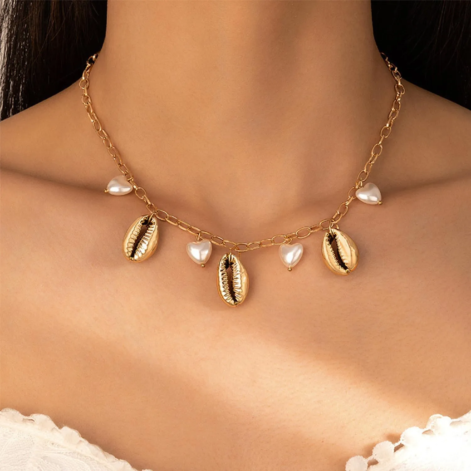 Cowrie Shell Pearl Choker Necklace for Women Gold Boho Starfish Shell Pendant Necklace Beach Seashell Necklaces for Women Jewelry