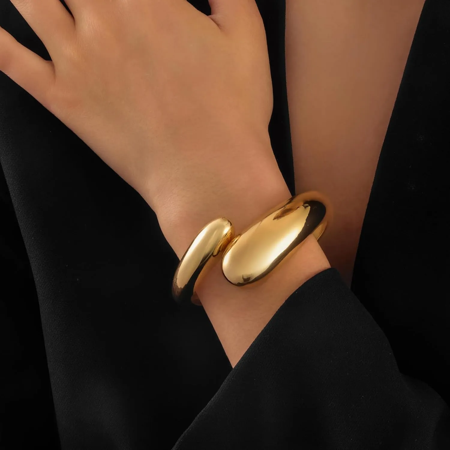 Gold Bangles Bracelets for Women, 14K Chunky Gold Waterdrop Spiral Oval Bangle Bracelets, Trendy Elegance Jewelry Gifts for Women