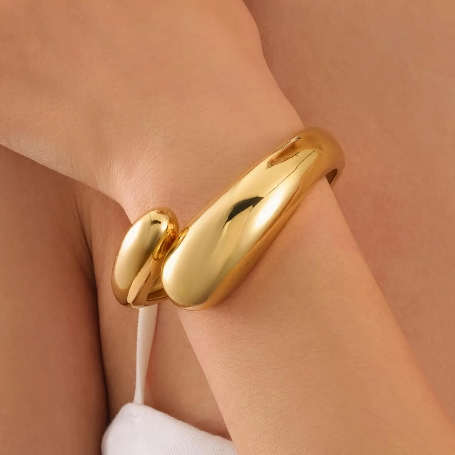 Gold Bangles Bracelets for Women, 14K Chunky Gold Waterdrop Spiral Oval Bangle Bracelets, Trendy Elegance Jewelry Gifts for Women