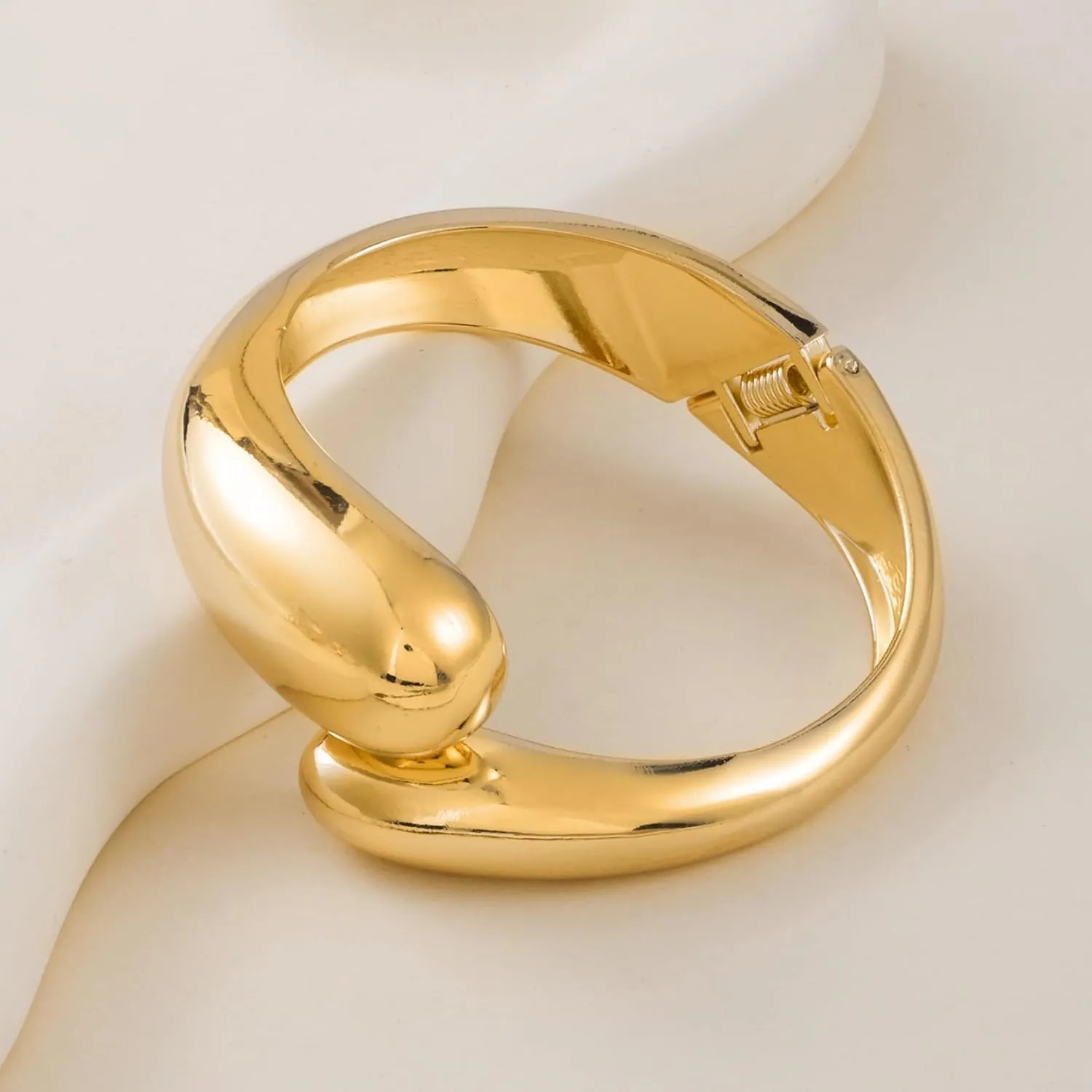 Gold Bangles Bracelets for Women, 14K Chunky Gold Waterdrop Spiral Oval Bangle Bracelets, Trendy Elegance Jewelry Gifts for Women