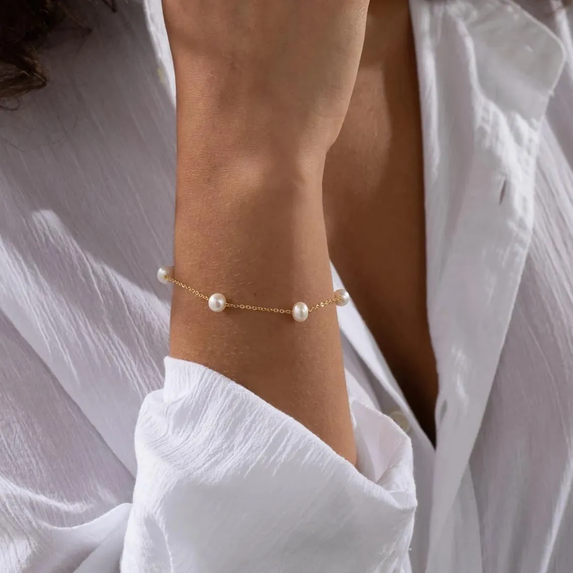 Gold Bracelets for Women-14K Gold Plated Pearl Bracelets for Women Daisy Pearl Flower Gold Beaded Station Pearl Bracelets