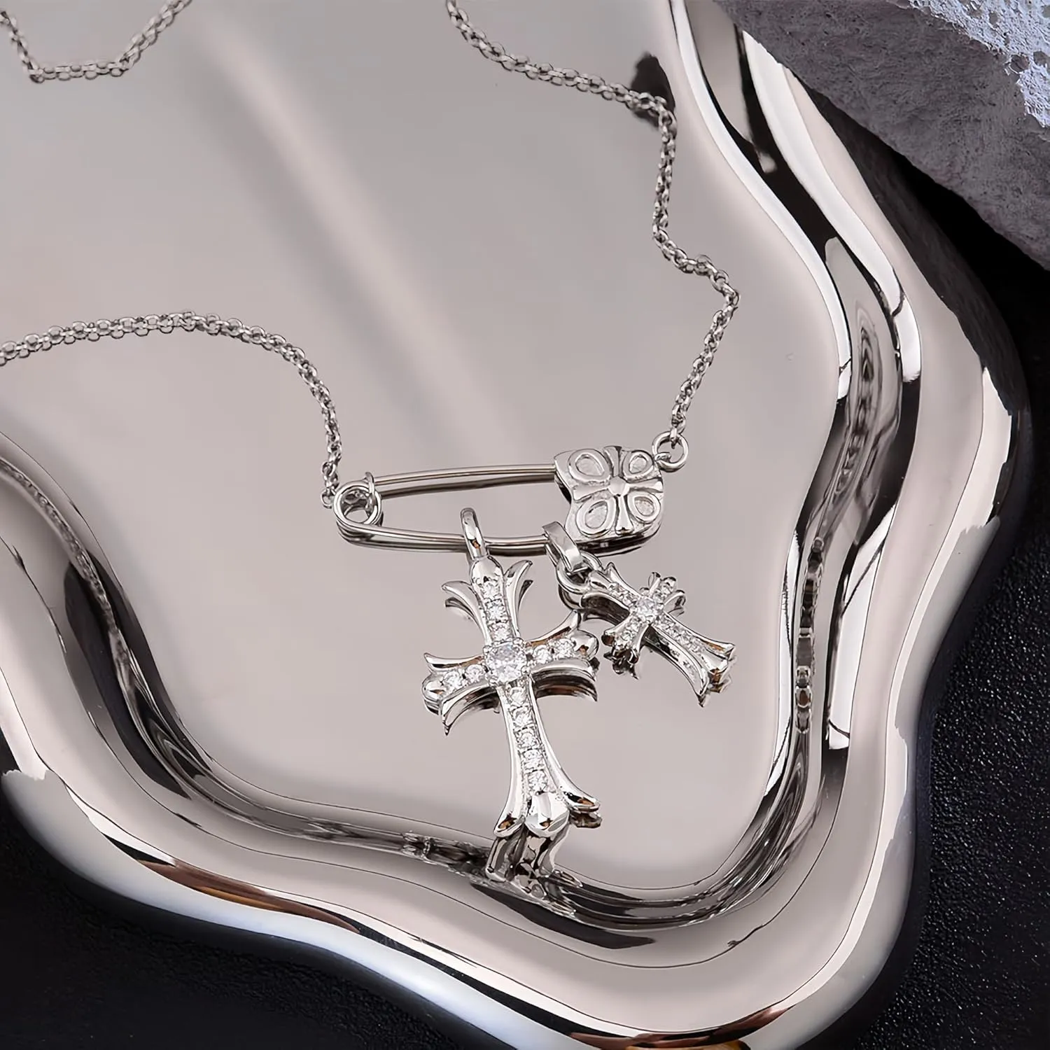 Luxury Designer Cross Necklace For Women 18K Gold Plated With Two Different Sizes Sparkling Zirconia Cross Pendant Necklaces Women's Jewelry