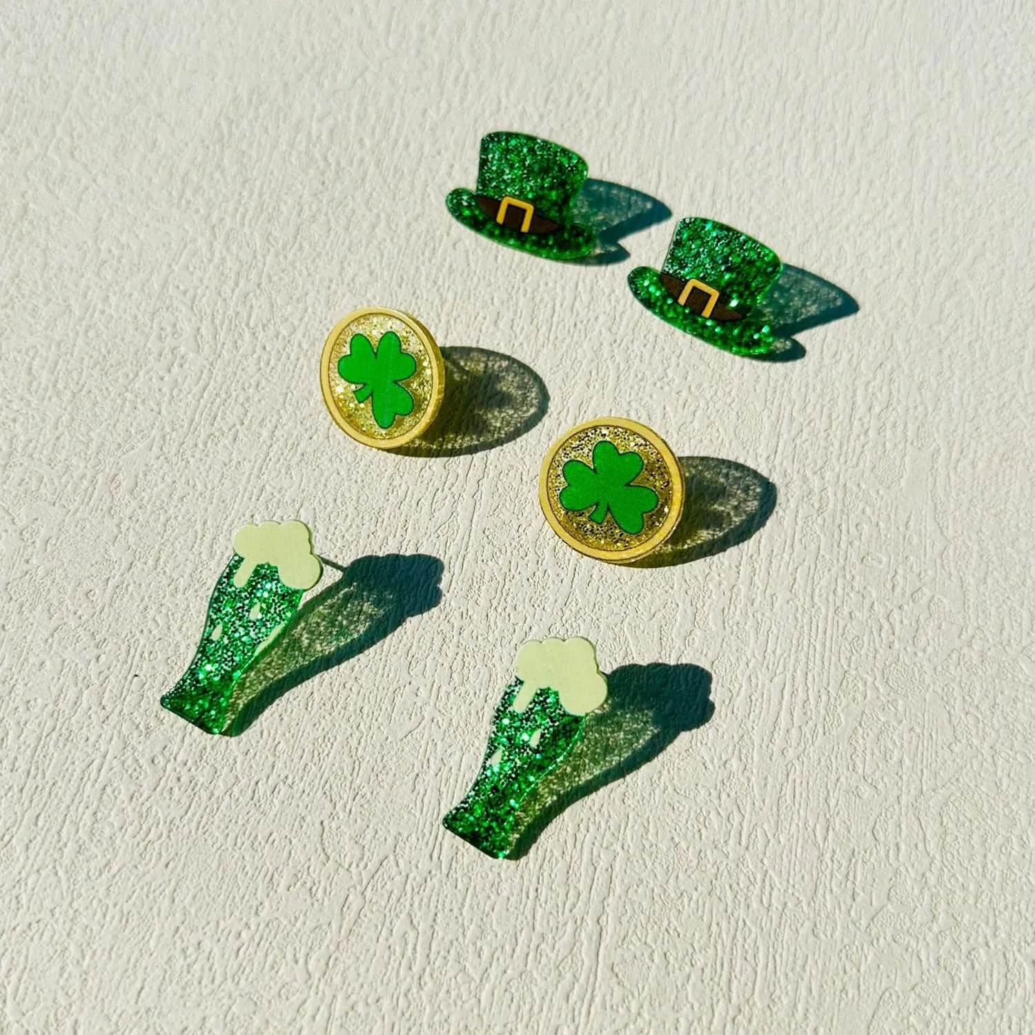 St.Patrick's Day Stud Earrings for Women 3 Pairs Irish Lucky Earrings Acrylic Glitter Green Lucky Clover Green Leaf Hat Earrings Irish Gold Coin Beer Hat Horseshoe Stud Earrings St.Patrick's Day Holiday Jewelry Accessory