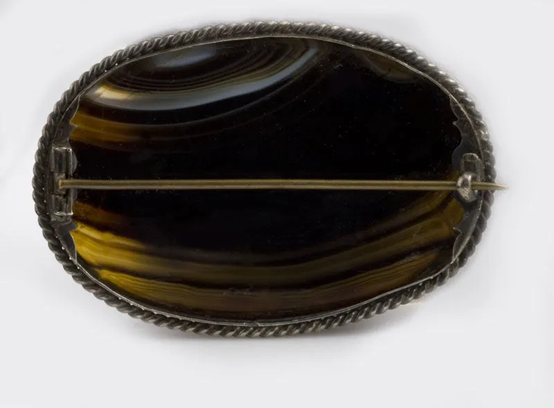 Victorian banded agate and sterling silver brooch. j-pnvc1045e